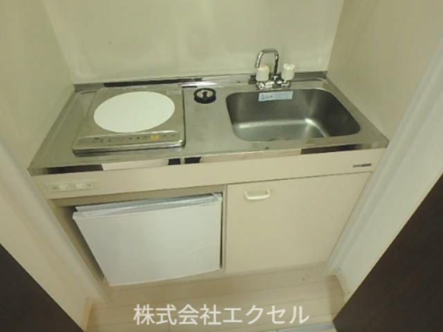 キッチン　IHコンロ、ミニ冷蔵庫付のキッチンです。