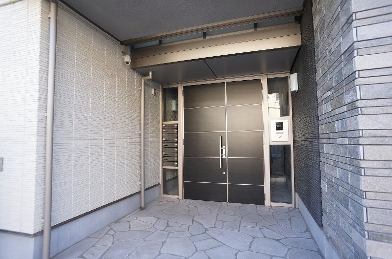 セキュリティ　共用玄関にオートロックあり