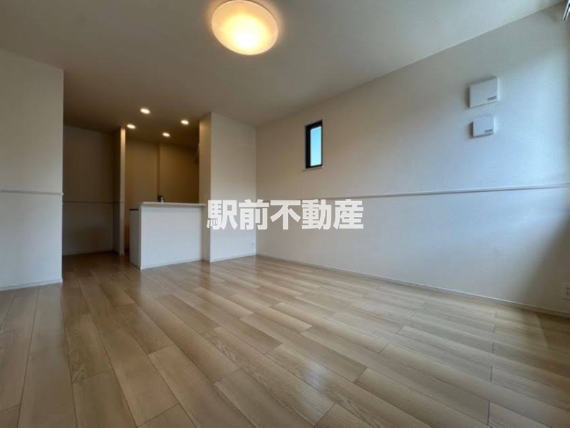ＪＲ鹿児島本線 荒木駅 徒歩58分 2階建 築4年の居間写真