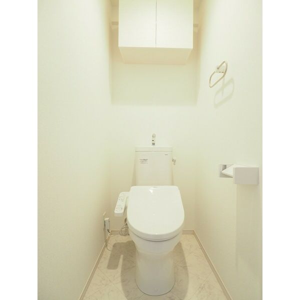 地下鉄鶴舞線 鶴舞駅 徒歩3分 14階建 築8年のトイレ写真