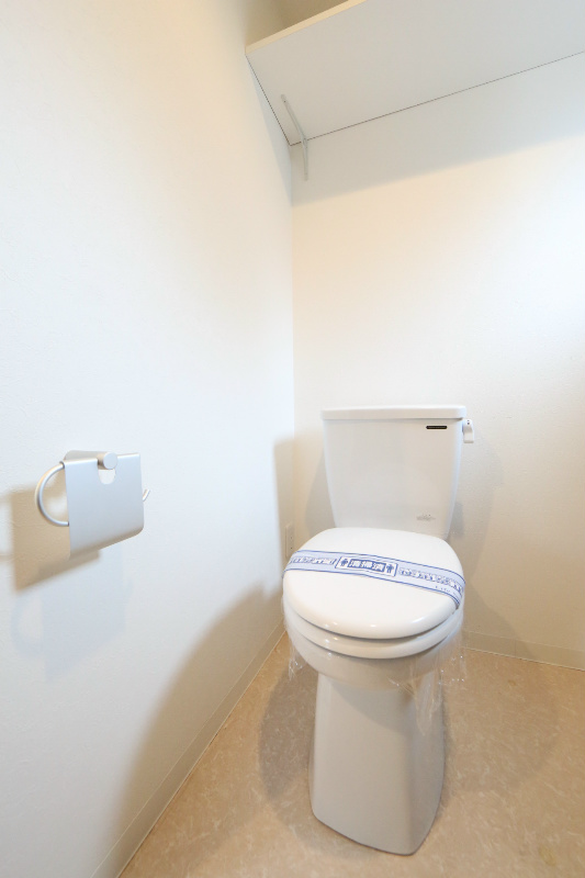 地下鉄東山線 千種駅 徒歩6分 3階建 築14年のトイレ写真