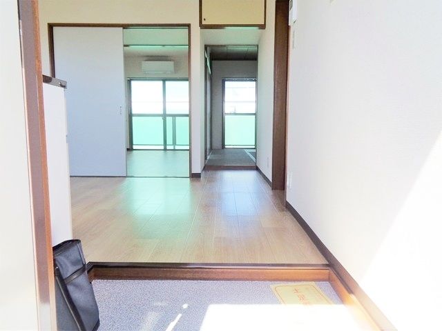 荒井ビルの玄関写真