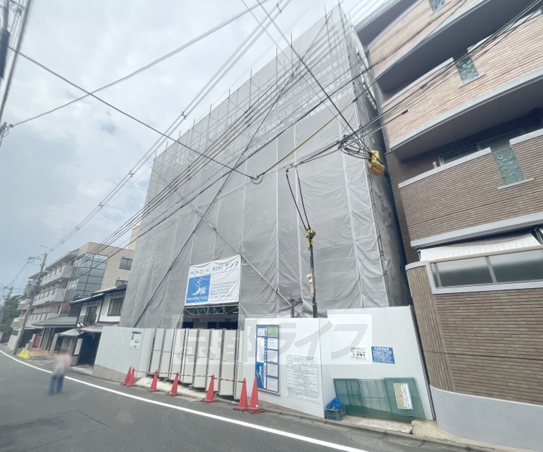 建物外観　・建築中