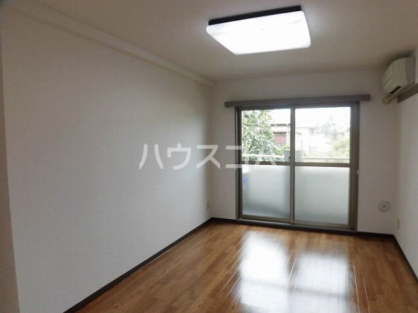 エステージ西調布の居間写真