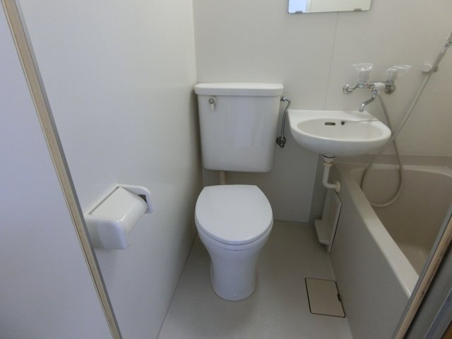 東急東横線 新丸子駅 徒歩7分 4階建 築37年のトイレ写真