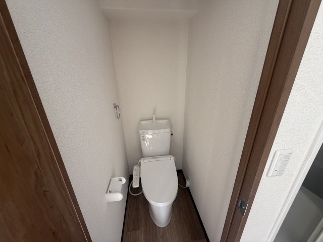 阪神本線 甲子園駅 徒歩5分 3階建 築37年のトイレ写真