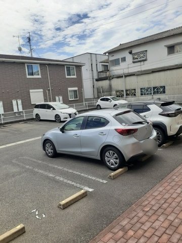 駐車場　駐車場があるので、車を買う予定の方も安心です