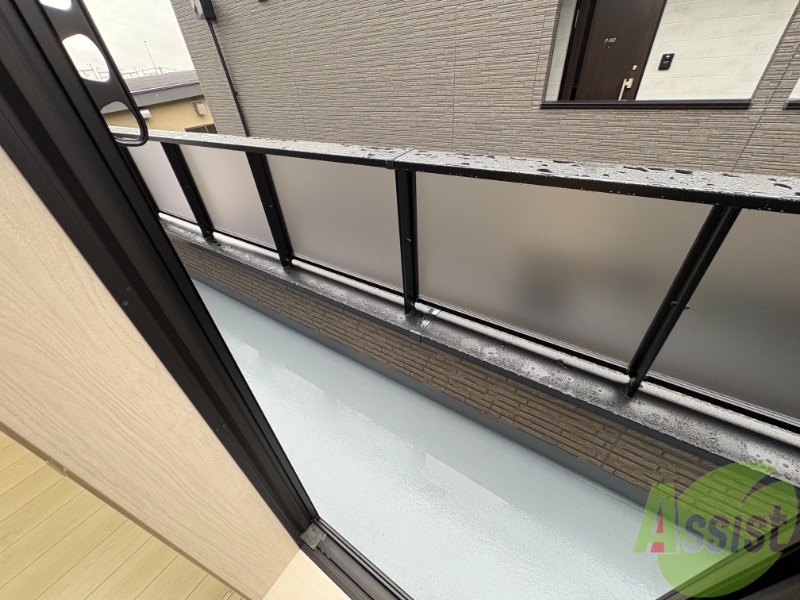 バルコニー　バルコニーは南向きです。暖かい日差しが望めそうですね。