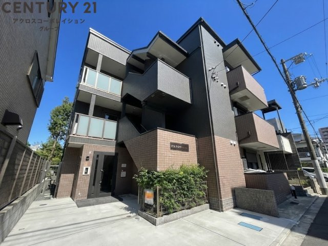 建物外観　オートロックで外部の人間が簡単に出入りできないため安心です。