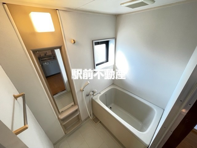 バス・シャワールーム　同物件別部屋写真