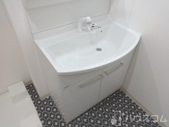 洗面設備　便利なシャワーノズル付き。