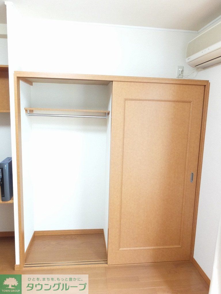 その他部屋・スペース　1階はフローリング、2階はじゅうたんです。