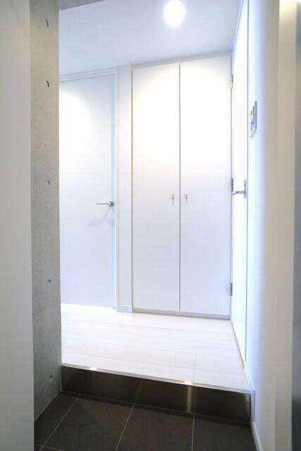 玄関　※写真は同タイプ住戸です。