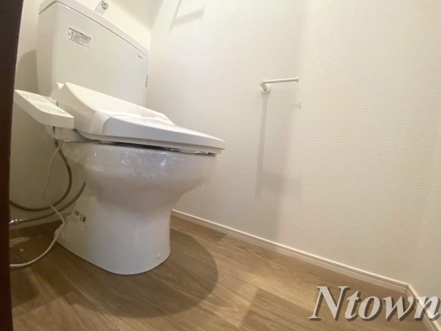 トイレ　落ち着いた色調のトイレです