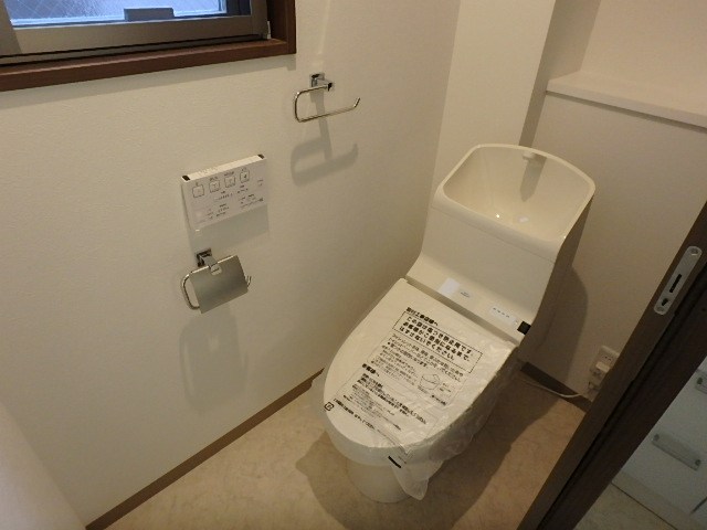 東京メトロ半蔵門線 住吉駅 徒歩5分 3階建 築11年のトイレ写真