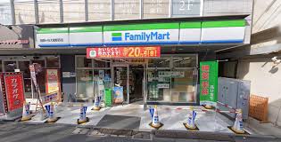 コンビニ　ファミリーマート祖師ヶ谷大蔵駅西店（コンビニ）まで291m