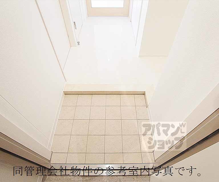 玄関　別物件の参考写真です