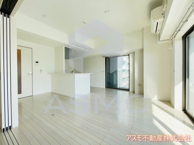 居室・リビング　同マンション別部屋参考写真