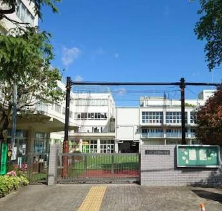 小学校　文京区立駕籠町小学校（小学校）まで639m