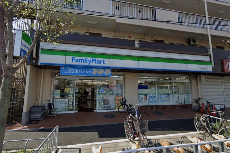 コンビニ　ファミリーマート 川名駅前店（コンビニ）まで453m