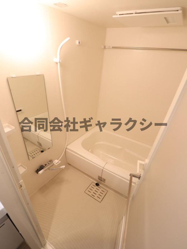 バス・シャワールーム　浴室乾燥機能付きのバスルーム
