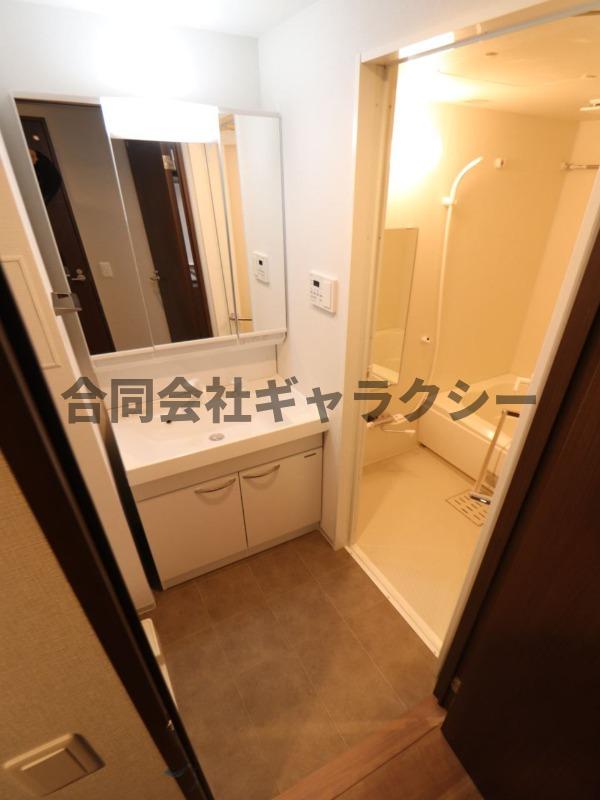 洗面設備　明るいシャンプードレッサー