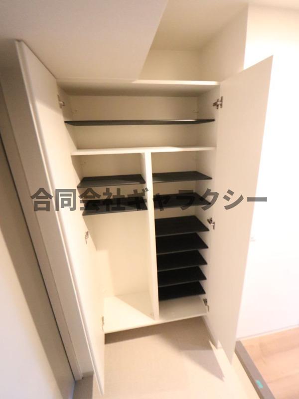 玄関　大きなシューズボックス付きの玄関
