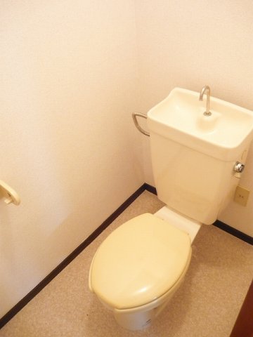 トイレ　清潔感のあるトイレです