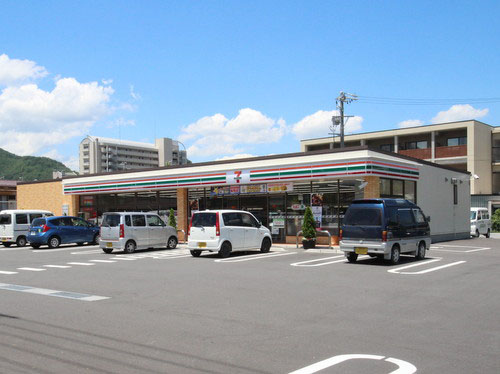 コンビニ　セブンイレブン上山田店（コンビニ）まで683m