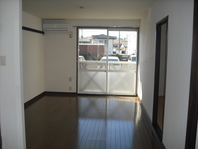 居室・リビング　ＬＤＫ12帖　エアコン１基ついてます