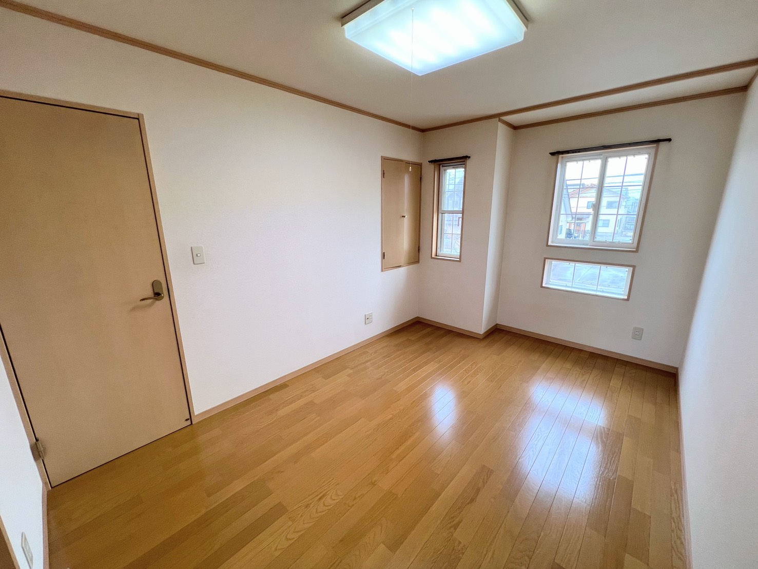 居室・リビング　角部屋なので、とっても明るいお部屋です。