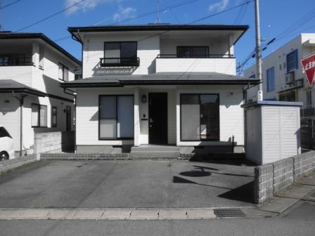 建物外観　外観　南向き（向井が公園です。）