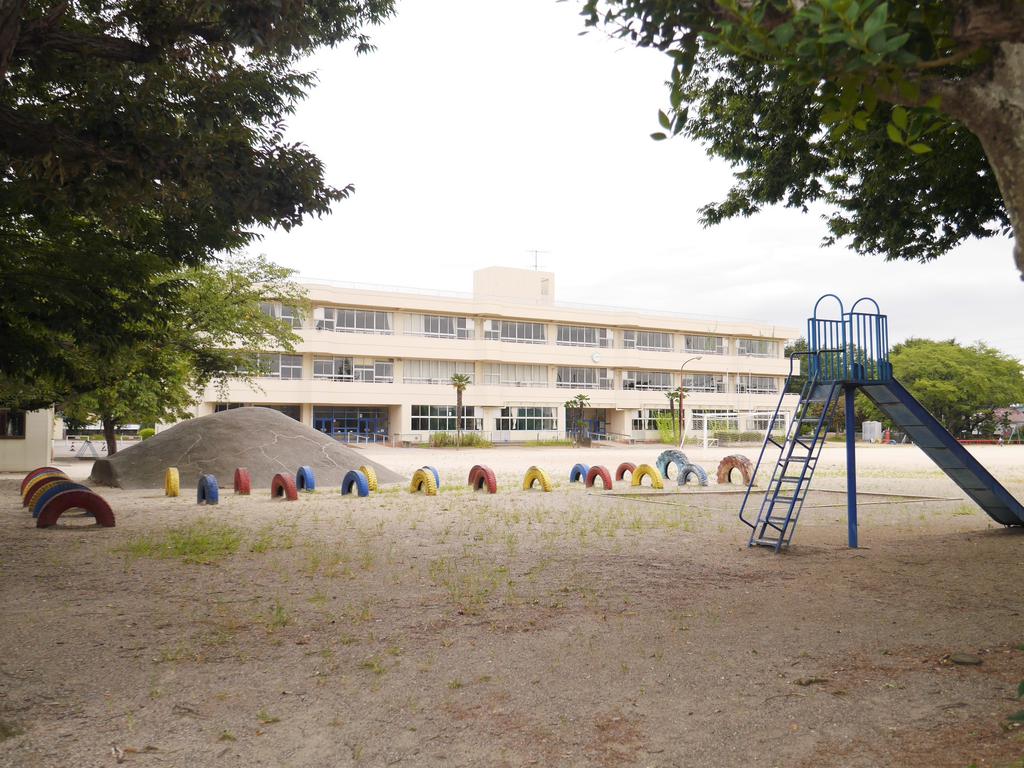 【アムールシャトーの小学校】