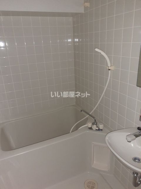 【西本丸の内マンションのバス・シャワールーム】