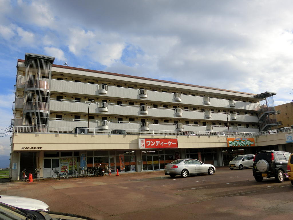 建物外観　1Fに管理会社があります