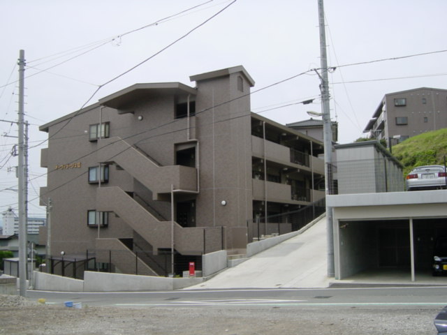 三島市徳倉のマンションの建物外観