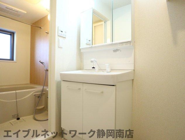 洗面設備　使いやすい洗面所です