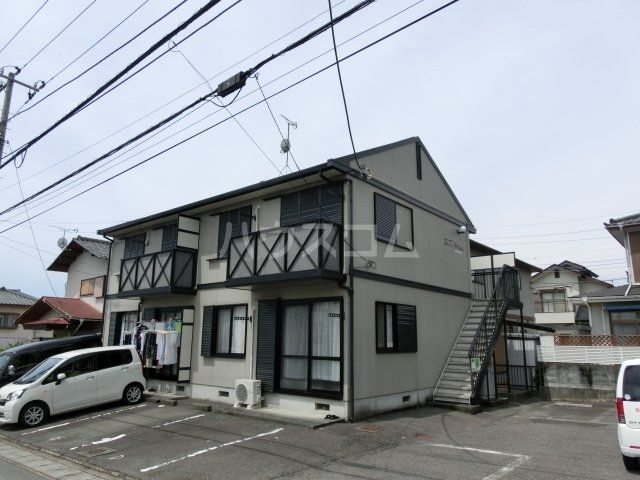 三島市富士ビレッジのアパートの建物外観