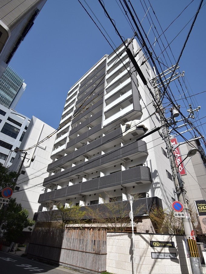 大阪市北区曾根崎新地のマンションの建物外観