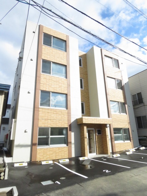 札幌市豊平区西岡四条のマンションの建物外観