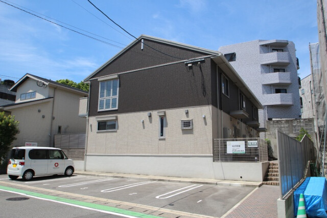 福岡市中央区小笹のアパートの建物外観