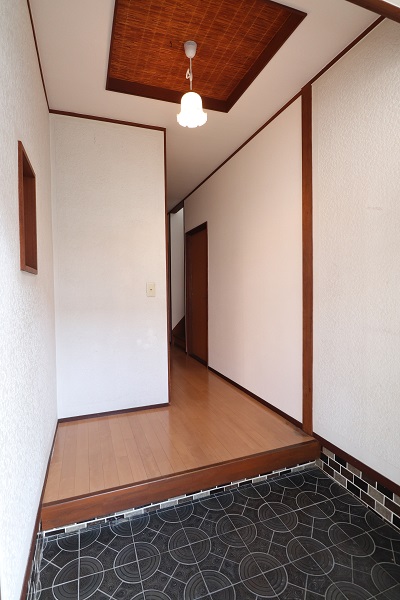 玄関　入居前イメージ