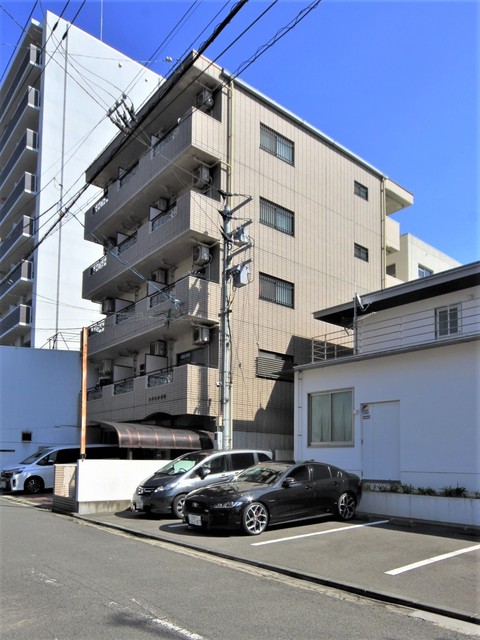 【松山市本町のマンションの建物外観】