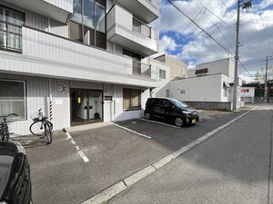 【アーバン平岸の駐車場】