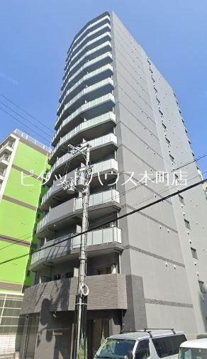 【大阪市浪速区敷津西のマンションの建物外観】