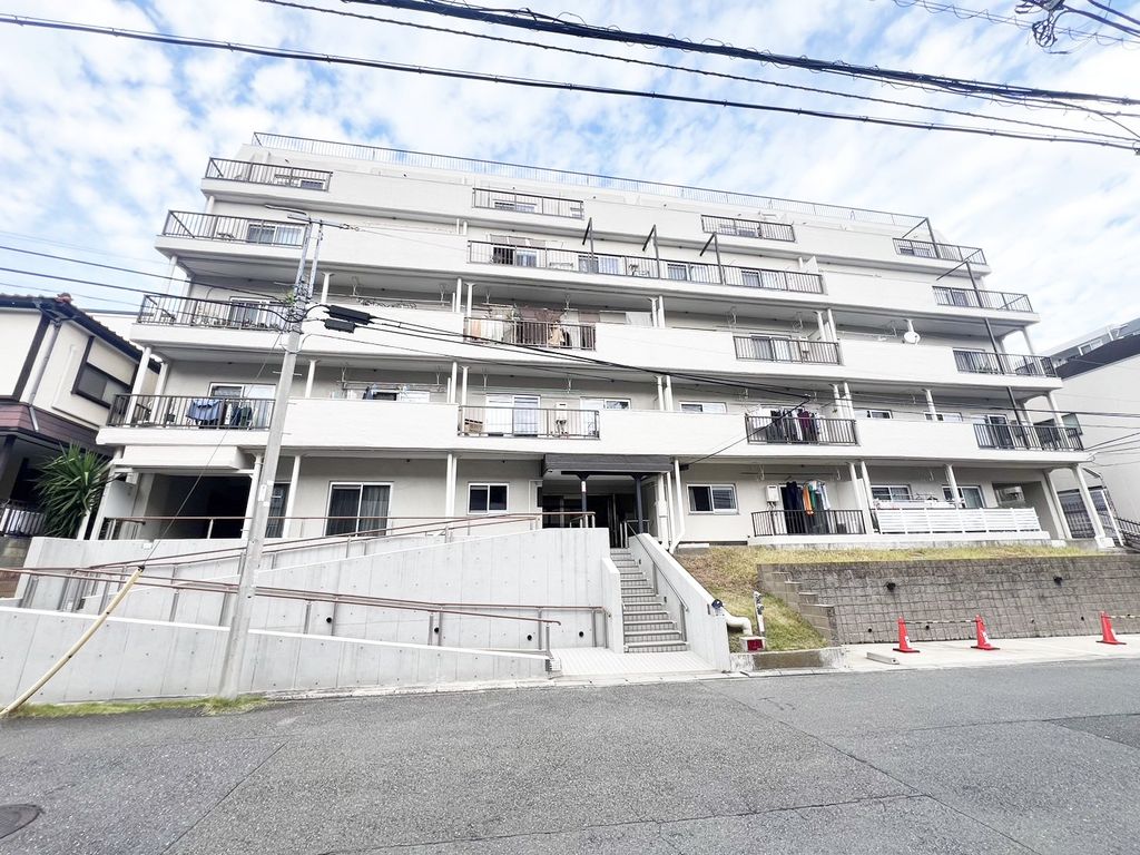 【横浜市青葉区藤が丘のマンションの建物外観】