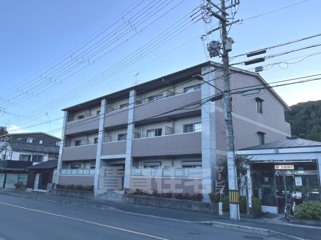 京都市西京区嵐山宮ノ前町のマンションの建物外観