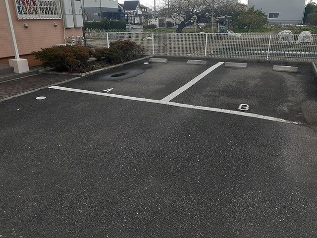 【オーブリー中野の駐車場】