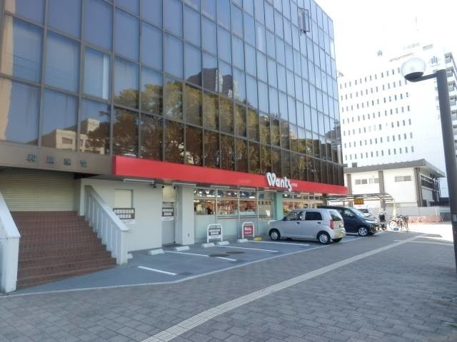 【大戸中町ビルのドラックストア】