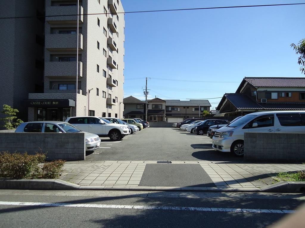 【姫路市飯田のマンションの駐車場】